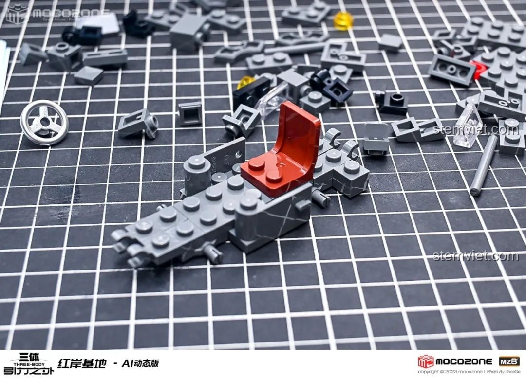 Ánh sáng đèn LED vàng ấm áp bên trong mô hình Hồng Ngạn Cơ Địa Tam Thể.