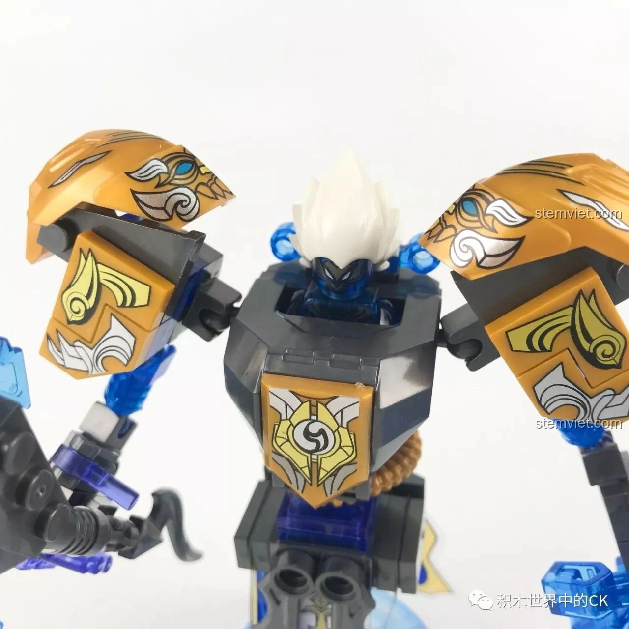 Vấn đề áo giáp minifigure Chung Quỳ khiến nắp mecha không đóng kín, bộ lắp ráp SEMBO 11858.