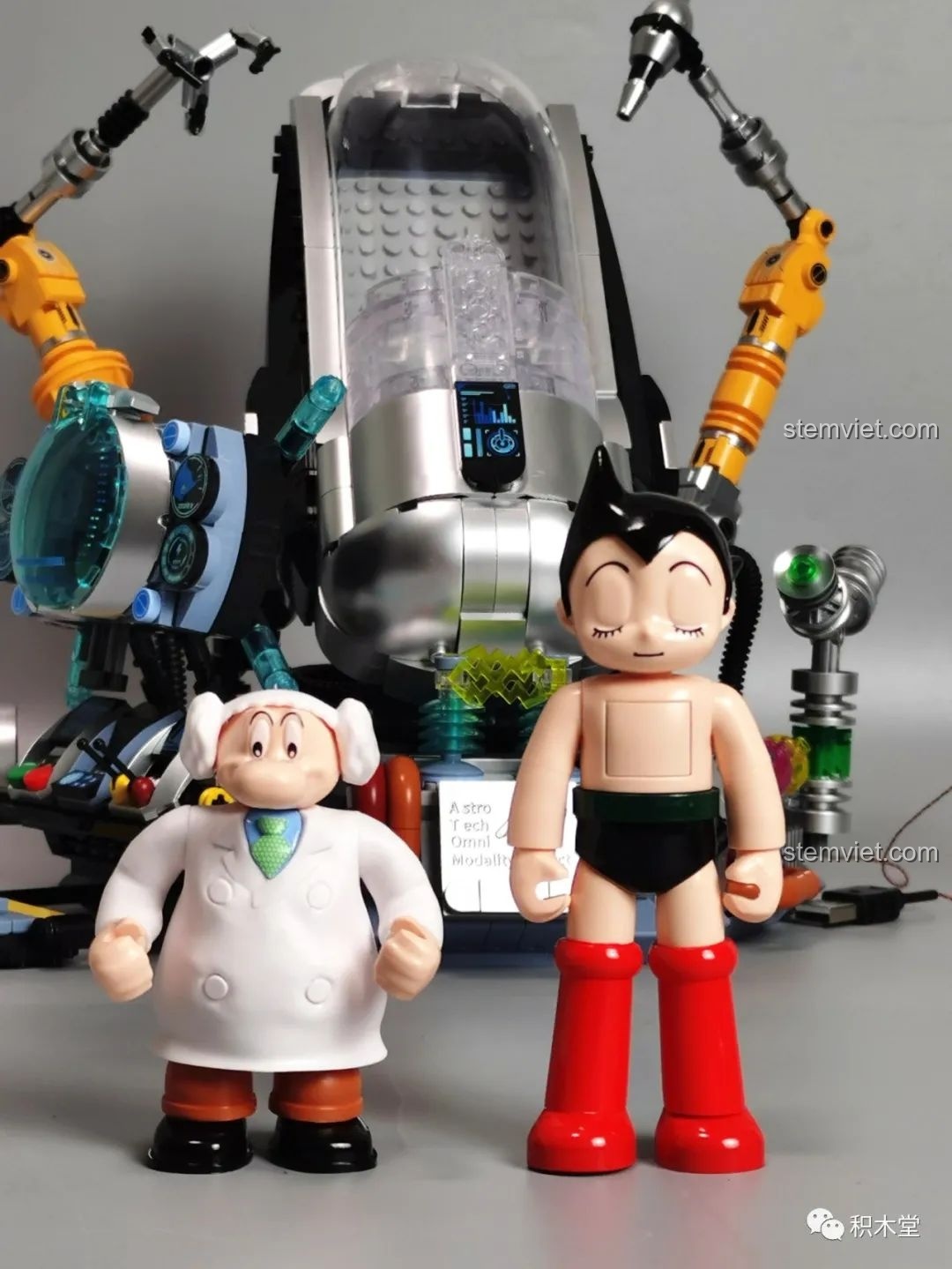 Astro Boy được đặt vào buồng tái tạo trong bộ lắp ráp Pantasy 86205.