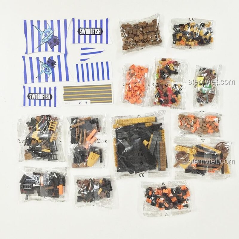 Toàn bộ các chi tiết, mảnh ghép đặc biệt và sách hướng dẫn của đồ chơi lắp ráp Chiến Hạm Hải Tặc N27806.