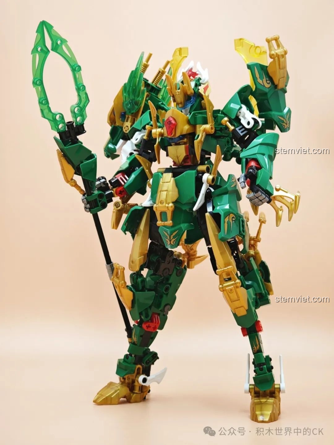 Góc nhìn chính diện của đồ chơi mô hình Azure Dragon Mech F5-A0001, khoe trọn vẻ đẹp thiết kế.