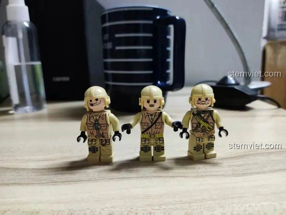 Ba minifigure lính tăng đi kèm bộ lắp ráp Xe Tăng Merkava WISE BLOCK HA389123.