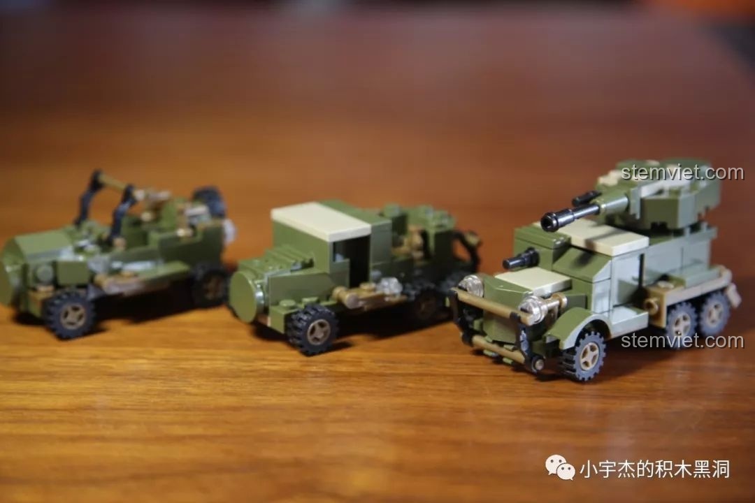 Cả ba mô hình xe từ bộ SEMBO 101115 được đặt cạnh nhau, cho thấy sự đa dạng và sáng tạo trong thiết kế.