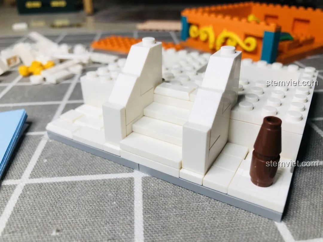 Các bậc thang và lan can