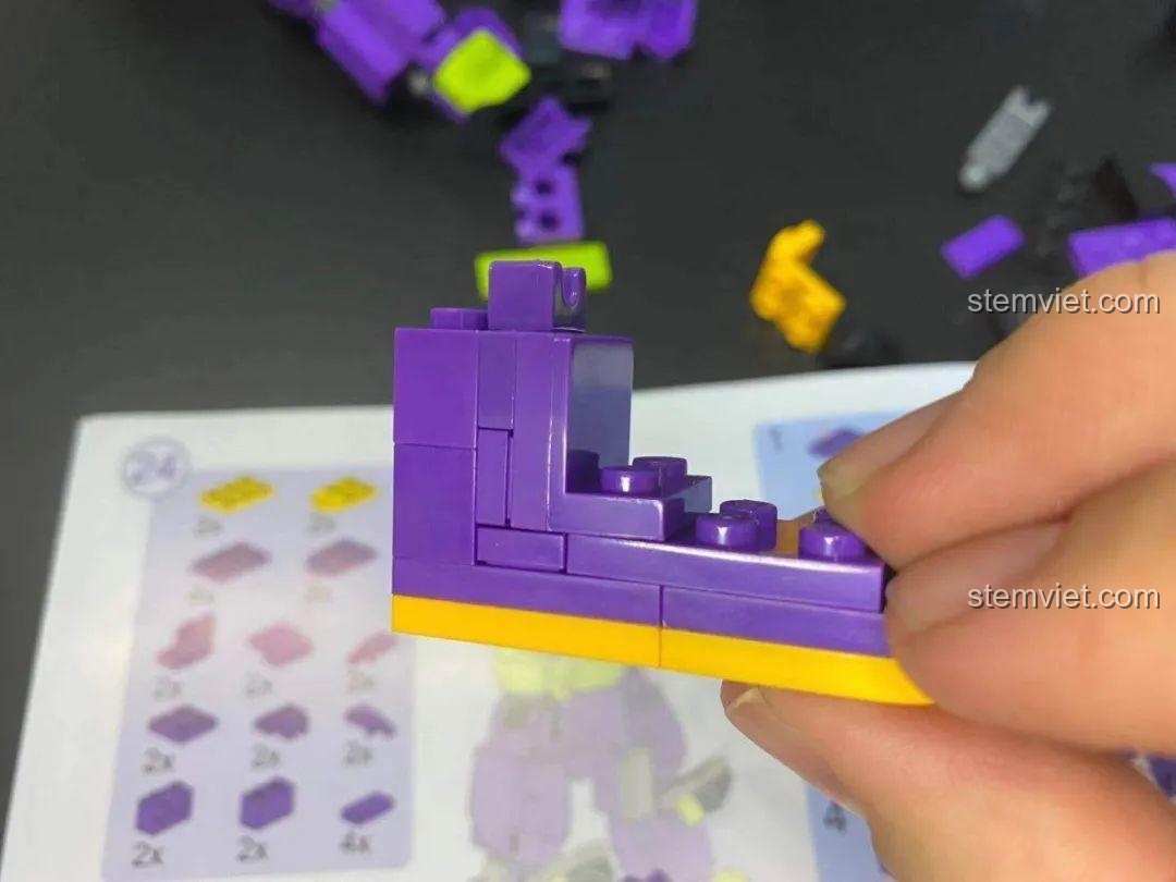 Bàn chân của robot Evangelion Keeppley K20302 sau khi được lắp ráp hoàn chỉnh.