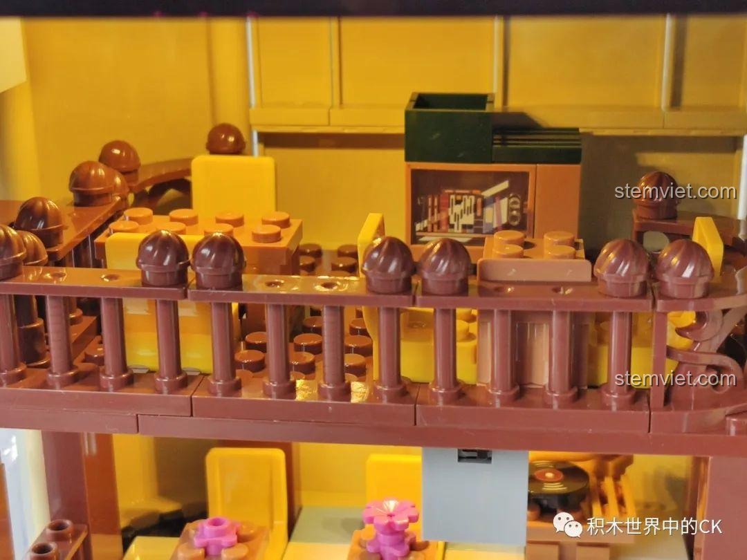 Cận cảnh bàn DJ và menu đồ uống trên tầng hai của mô hình Cửa hàng trà sữa JIAZHI SY 5209.