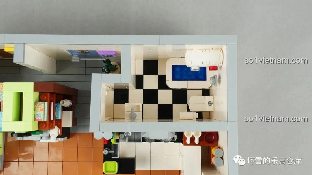 Bản đồ phòng tắm nhìn từ trên cao của đồ chơi xếp hình Gia Hữu Nhi Nữ SEMBO, cho thấy bố cục và các chi tiết gạch lát sàn caro.