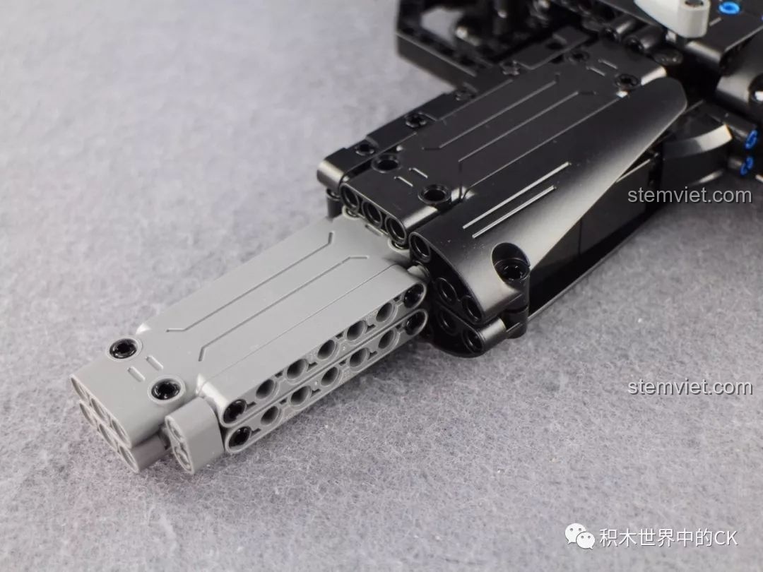 Băng đạn có thể tháo rời của mô hình Súng Tiểu Liên UZI Mini C81008, một tính năng thú vị của bộ lắp ráp.