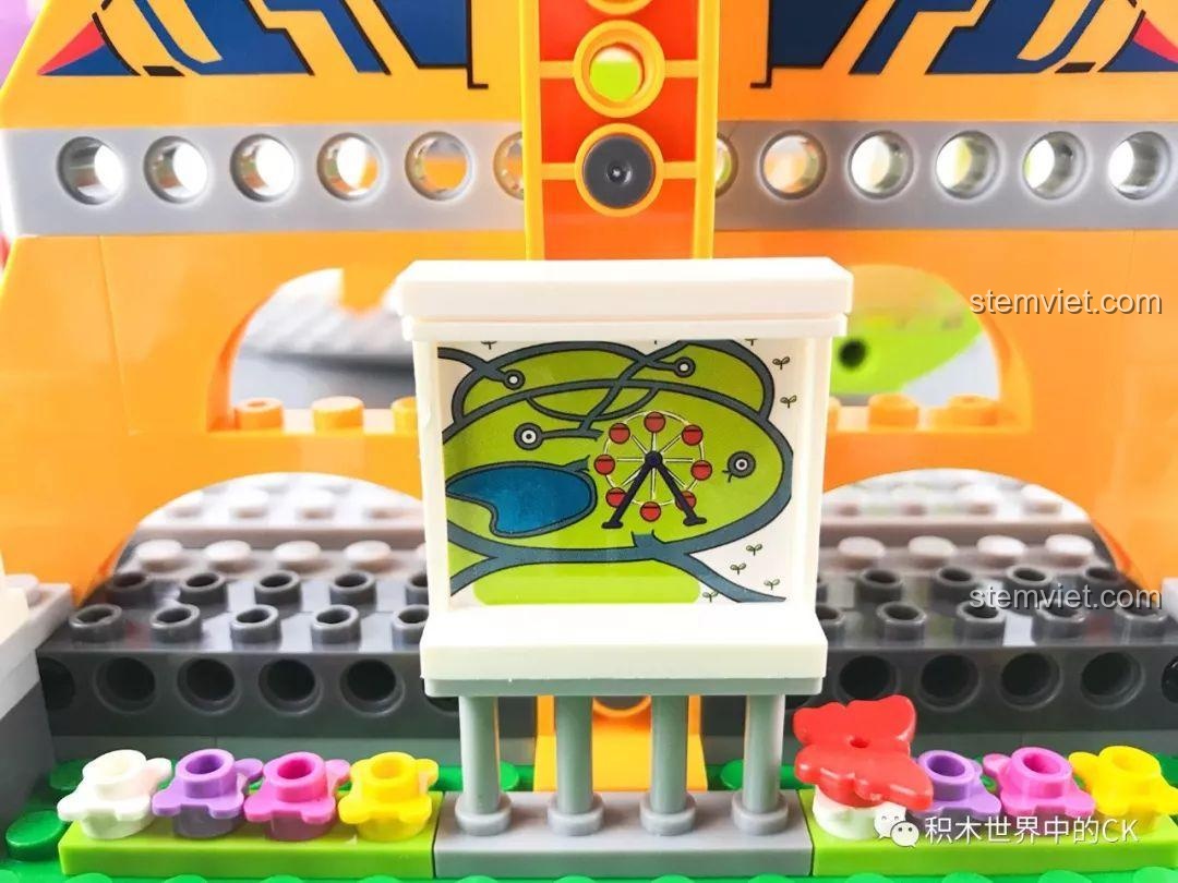 Chi tiết bảng điều khiển được in sắc nét bên trong phòng điều khiển của mô hình Winner 7036.