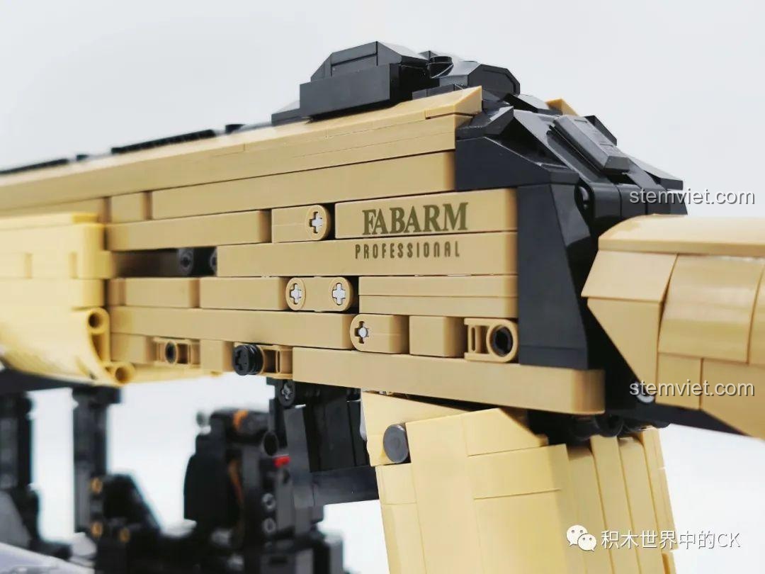 Cận cảnh báng súng của mô hình súng shotgun STF-12 JIESTAR 92402, với thiết kế chắc chắn và khớp nối linh hoạt.