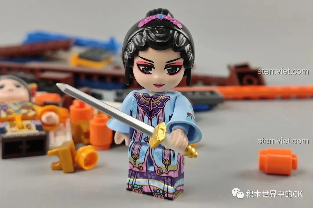 Cận cảnh bảng tên “Nhàn Văn Diệu Khúc” trên bộ Keeppley K10146, chi tiết in ấn rõ nét, màu sắc sống động.