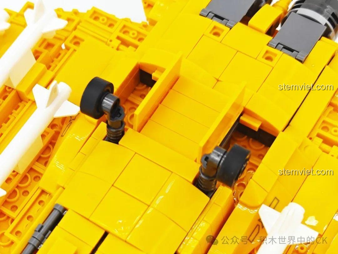 Hệ thống bánh đáp chính phía sau của mô hình máy bay chiến đấu J-35 SEMBO 202254.