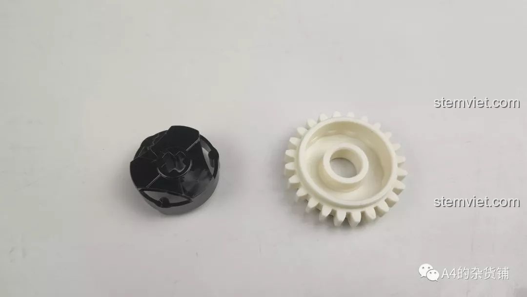 Hai mảnh ghép riêng biệt để tạo thành một bánh răng ly hợp hoàn chỉnh trong bộ CaDA C61016.