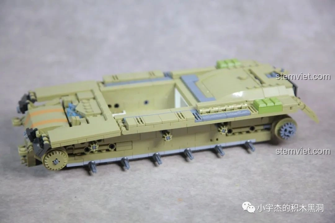 Hệ thống bánh xe và hai dải xích của bộ PanlosBrick 632004 Xe Tăng Chủ Lực M60 Magach Israel.