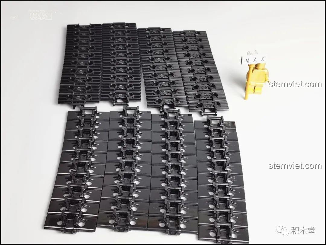 Chi tiết các mảnh ghép bánh xích lớn của bộ Taigaole T4001, có độ bám tốt.