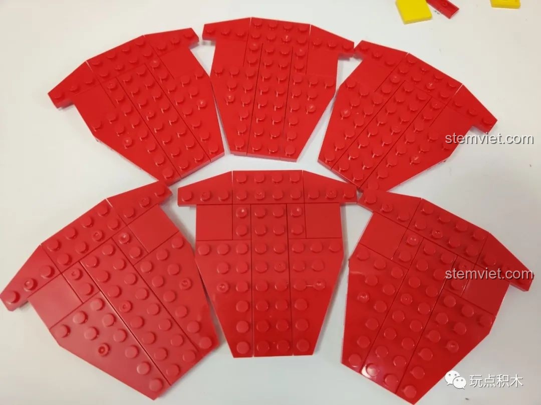 Bắt đầu quá trình lắp ráp phần nắp hộp cho bộ Hộp đựng kẹo ngày Tết C.9122.