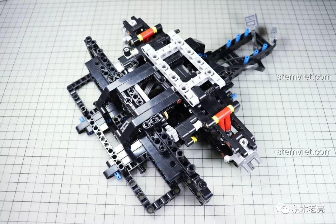 Quá trình lắp ráp bộ khung cơ bản của mô hình Lamborghini Aventador SVJ Roadster LZ2101. Hướng dẫn lắp ráp Lezhuang LZ2101.