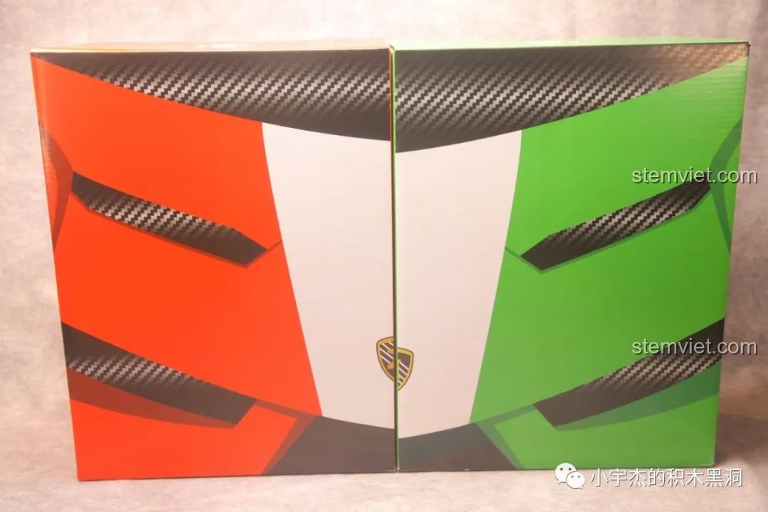 Bên trong hộp lớn K-box 10222 là hai hộp nhỏ, giúp tổ chức và phân loại các túi chi tiết một cách khoa học.