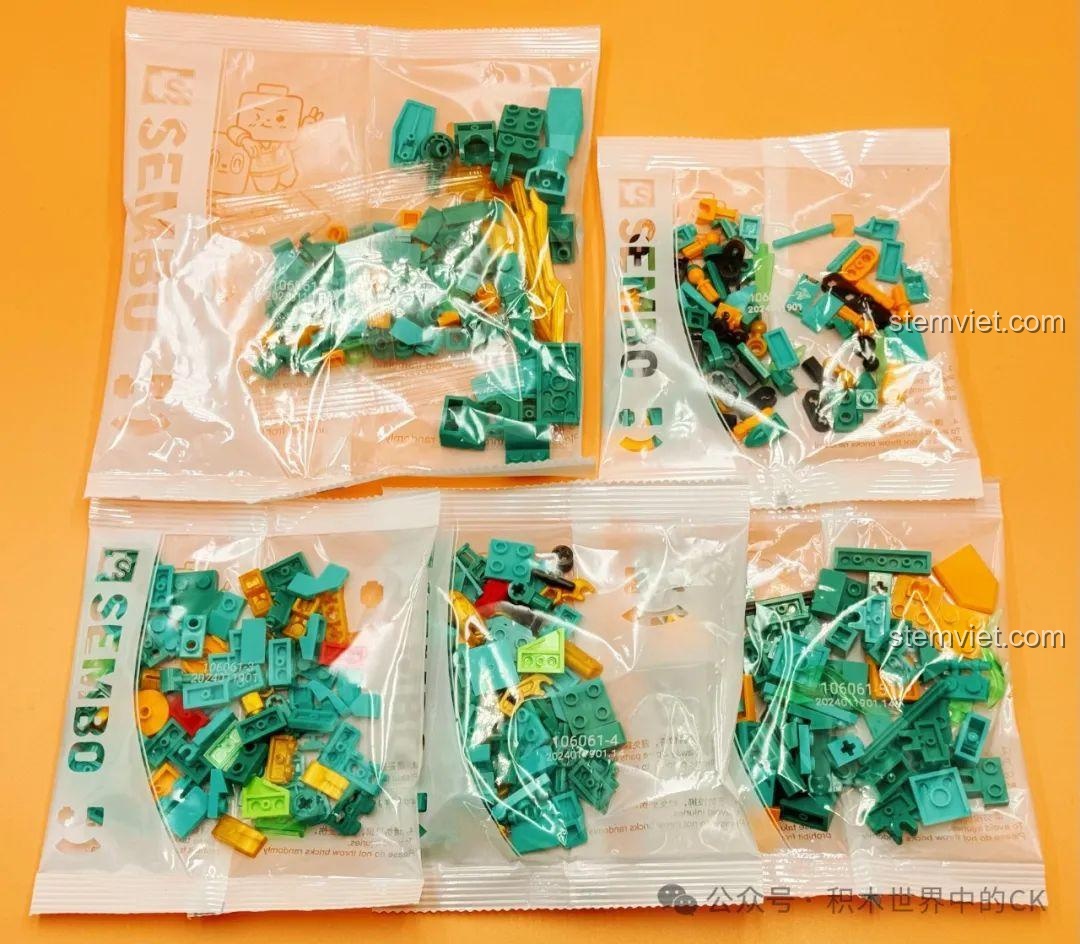 Các túi mảnh ghép bằng nhựa ABS an toàn của bộ SEMBO 106061 Robot Thanh Long, được phân loại rõ ràng cho bé dễ lắp.