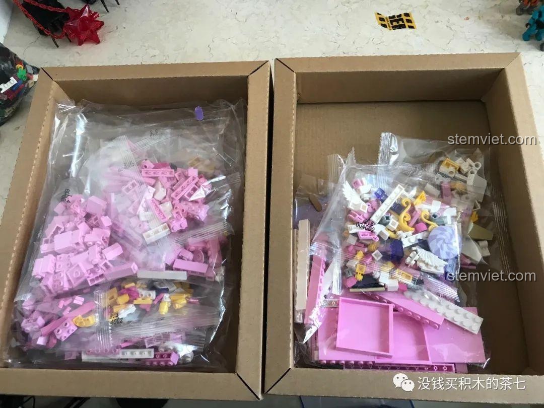 Bên trong hộp SEMBO 604002 có hai hộp carton nhỏ chứa các túi mảnh ghép.