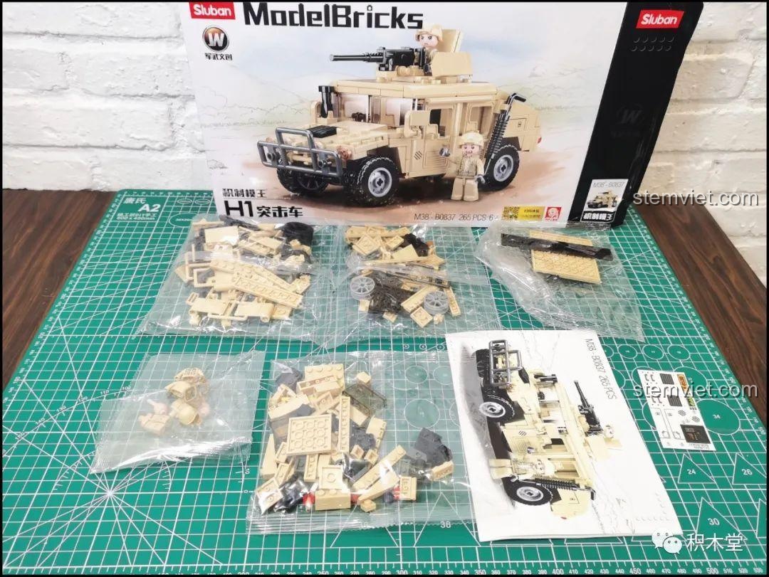 Bên trong hộp bộ xếp hình Sluban B0837 gồm 5 túi mảnh ghép, sách hướng dẫn và tấm sticker.