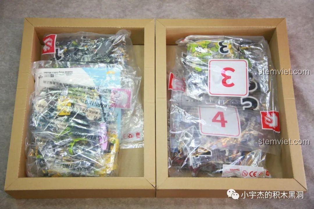 Bên trong hộp Xe con bọ Volkswagen 701962 được chia thành hai khay carton chứa các túi chi tiết.