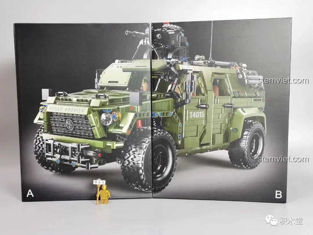 Bên trong hộp của bộ lắp ráp Xe Jeep Quân Sự Mạnh Mẽ Taigaole T4015 là hai hộp nhỏ được đánh dấu A và B.