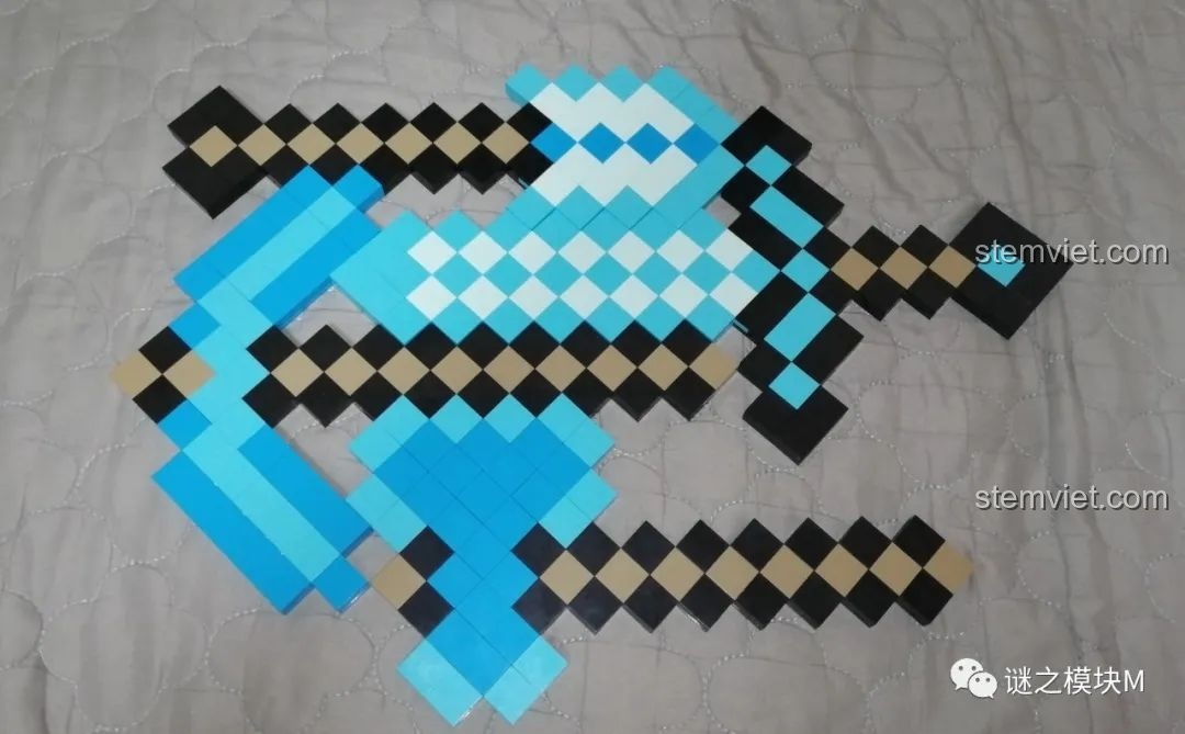 Bốn món vũ khí kim cương từ bộ RENZAIMA 733 được kết hợp lại thành hình dạng một chiếc shuriken lớn.