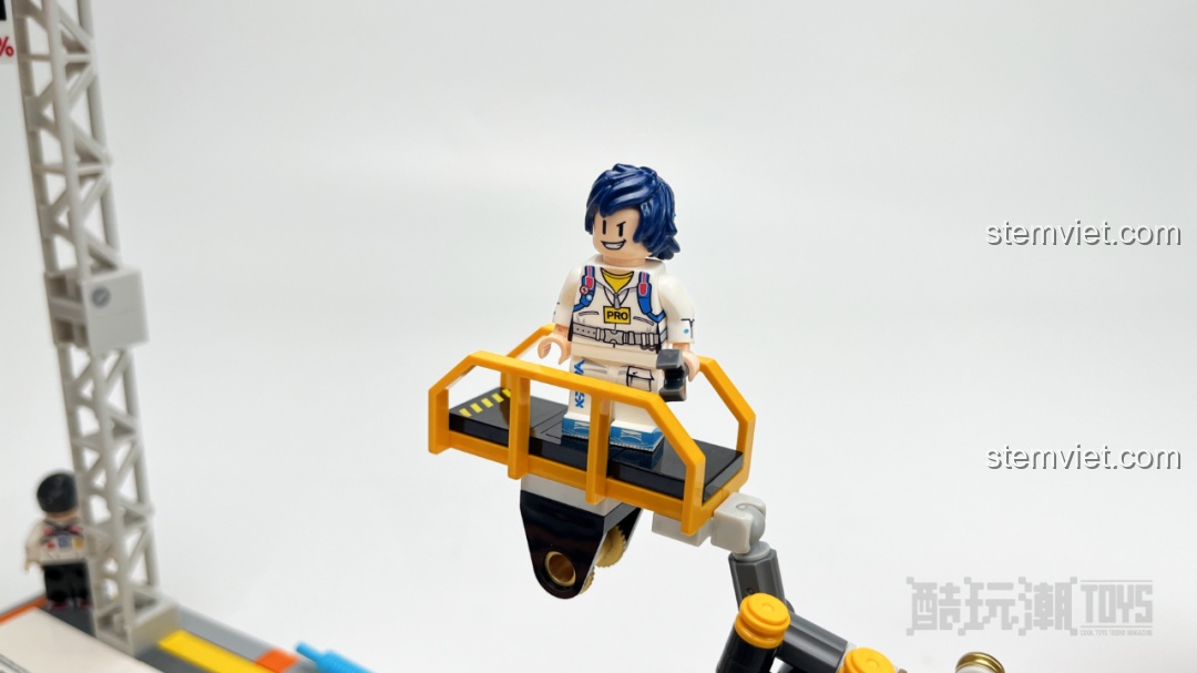 Toàn bộ 6 minifigure của bộ AREA-X AX0030: Kỹ sư trưởng, cặp song sinh sửa chữa, nhà sưu tập và cặp đôi influencer.