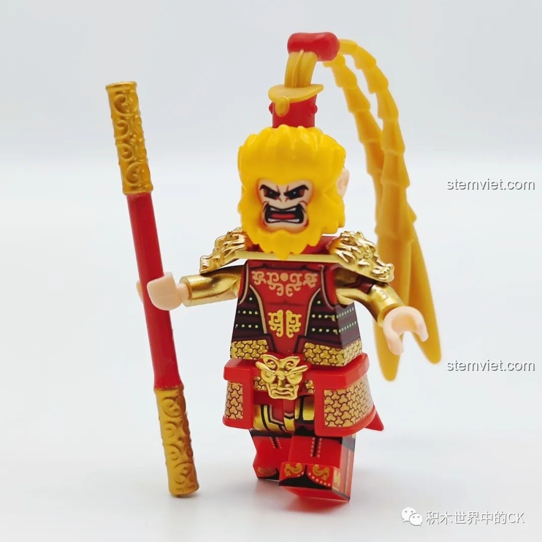 Minifigure Tôn Ngộ Không 30301 với khuôn mặt thứ hai thể hiện biểu cảm tức giận, sẵn sàng đại náo thiên cung.