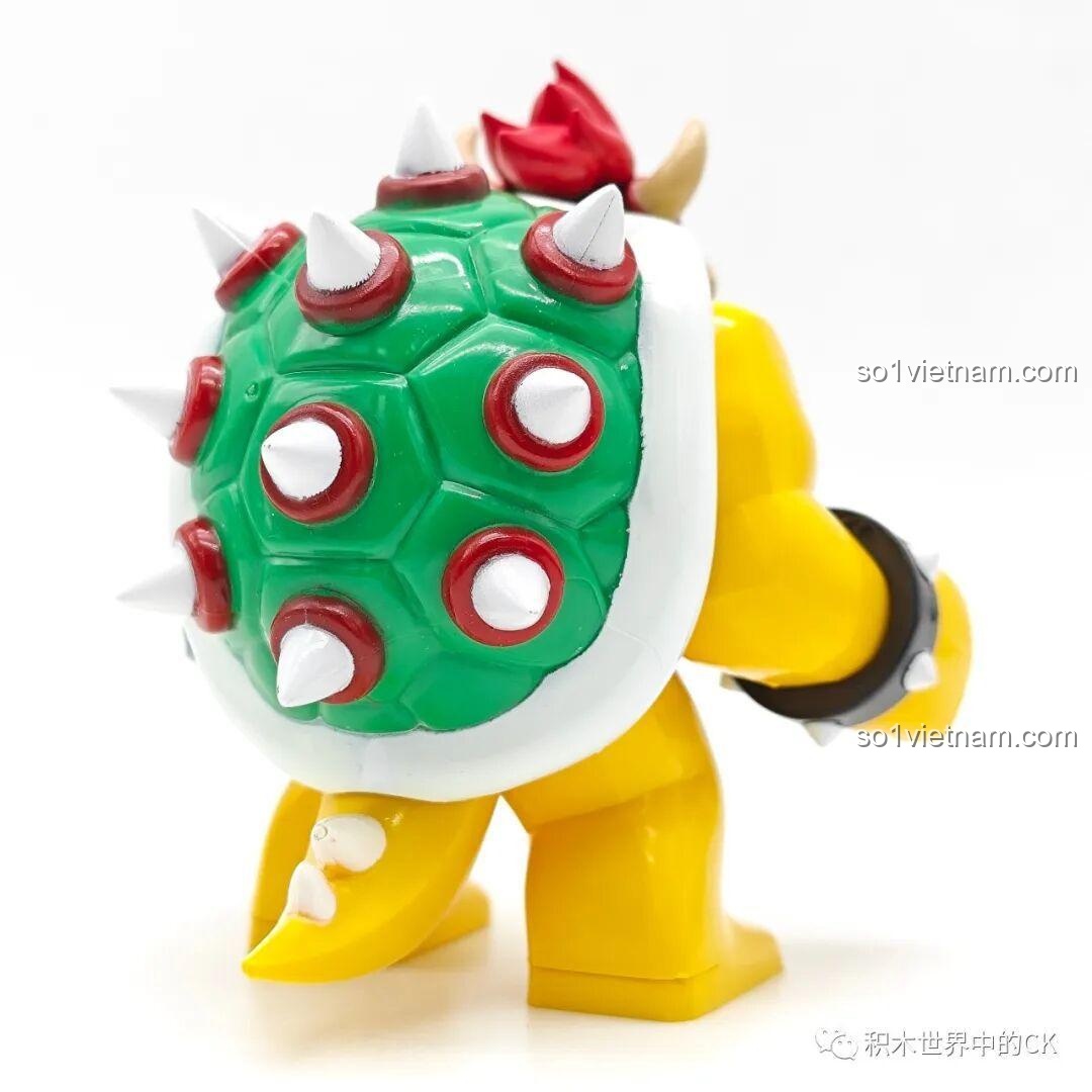 Mặt sau của big-figure Bowser WM6103, tập trung vào chi tiết mai rùa phòng thủ.