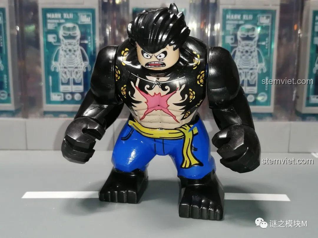 Bigfig Luffy Gear Fourth trong bộ sưu tập One Piece của KORUIT, với thân hình cơ bắp và mạnh mẽ.