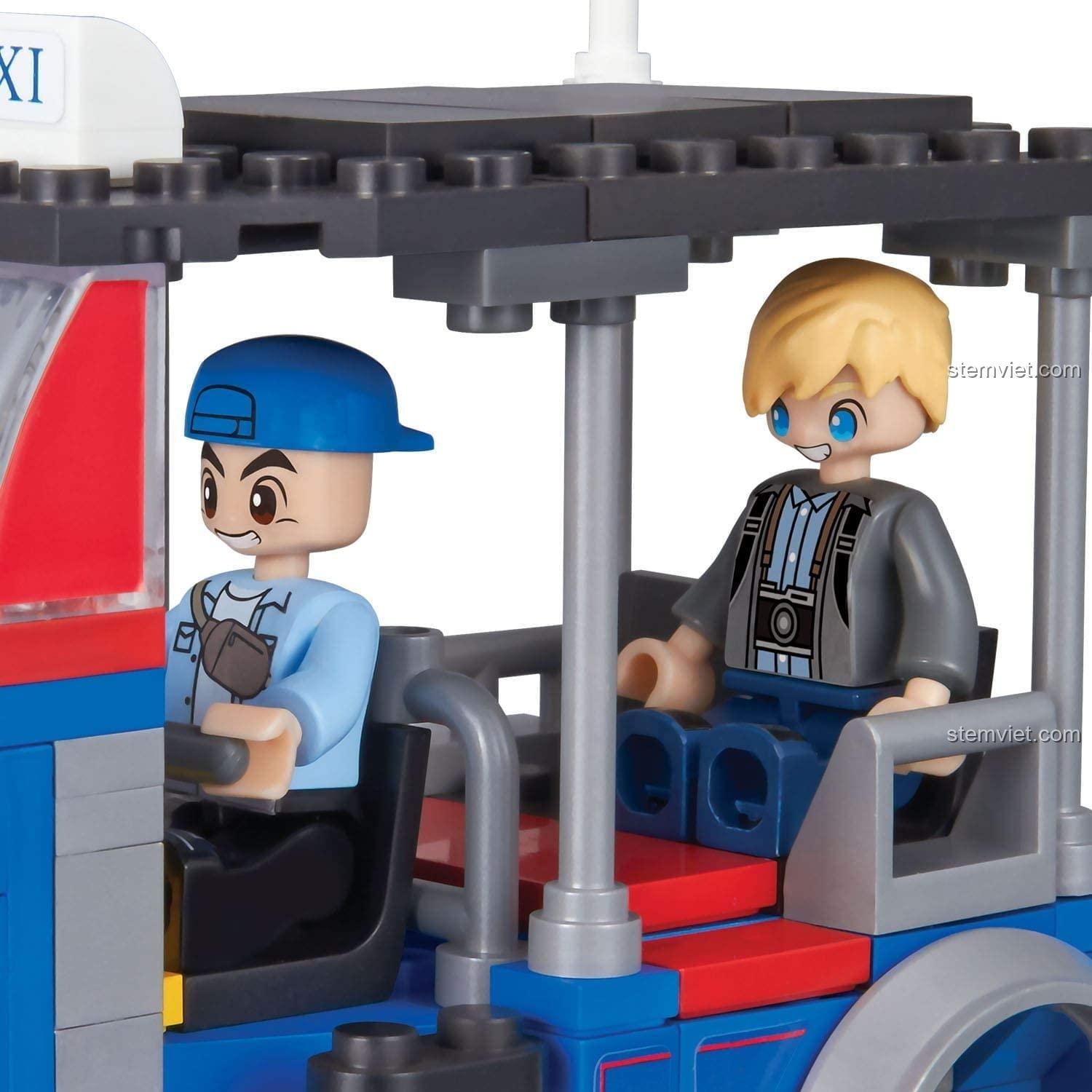 Hai minifigures Thong (tài xế) và John (du khách) trong bộ xếp hình BIKKU VW-SP01.