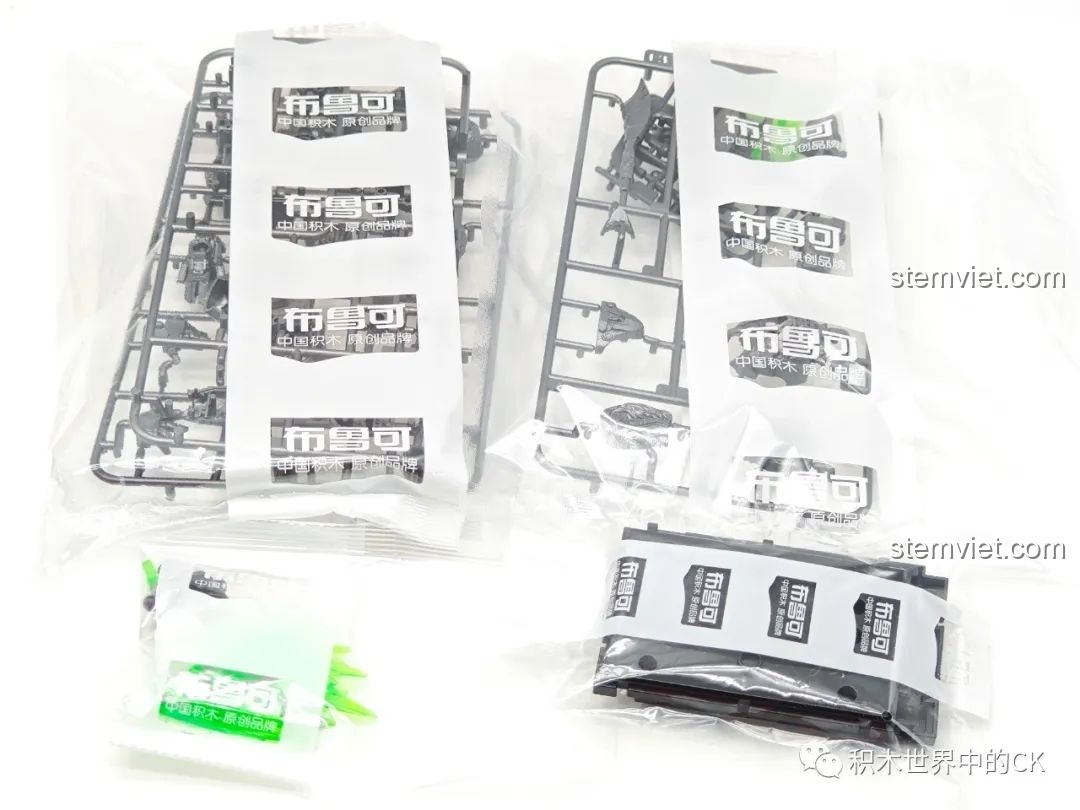 Các túi linh kiện được đóng gói cẩn thận của bộ lắp ghép BLOKEES 71145 Optimus Primal Đội Trưởng Tinh Tinh, đảm bảo không thiếu mảnh.