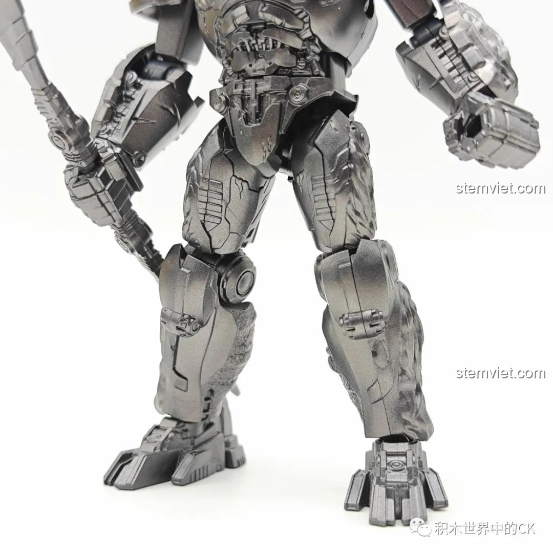 Chi tiết bàn chân của mô hình BLOKEES 71145 Optimus Primal Đội Trưởng Tinh Tinh, thiết kế vững chắc.