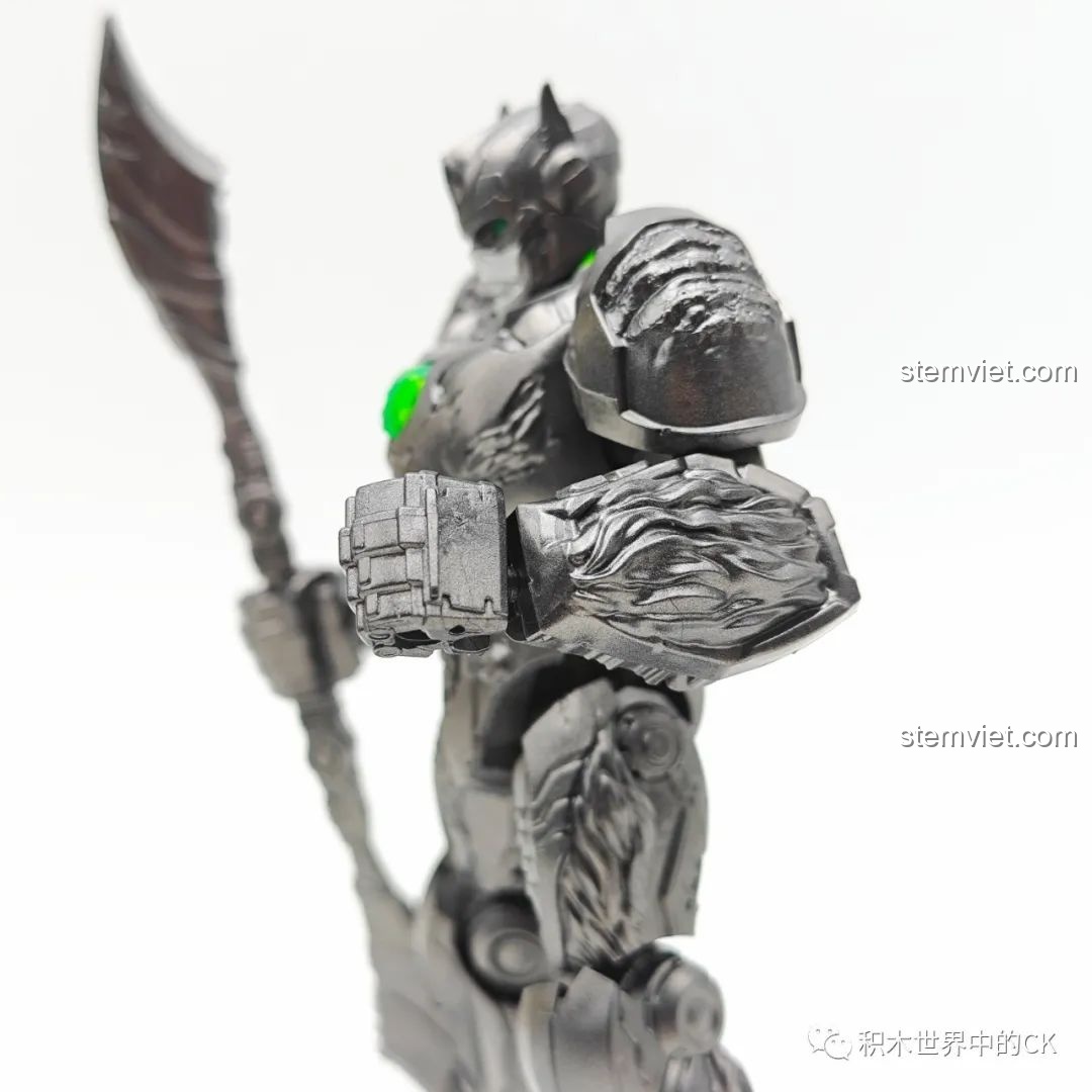 Chi tiết phần lưng của mô hình BLOKEES 71145 Optimus Primal Đội Trưởng Tinh Tinh, với các khớp nối và giáp.