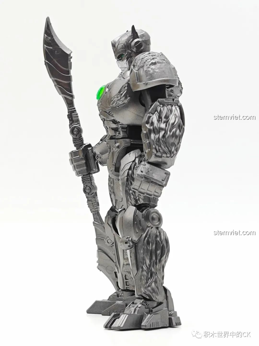 Mô hình lắp ráp BLOKEES 71145 Optimus Primal Đội Trưởng Tinh Tinh hoàn chỉnh từ góc nghiêng, thể hiện chi tiết giáp.