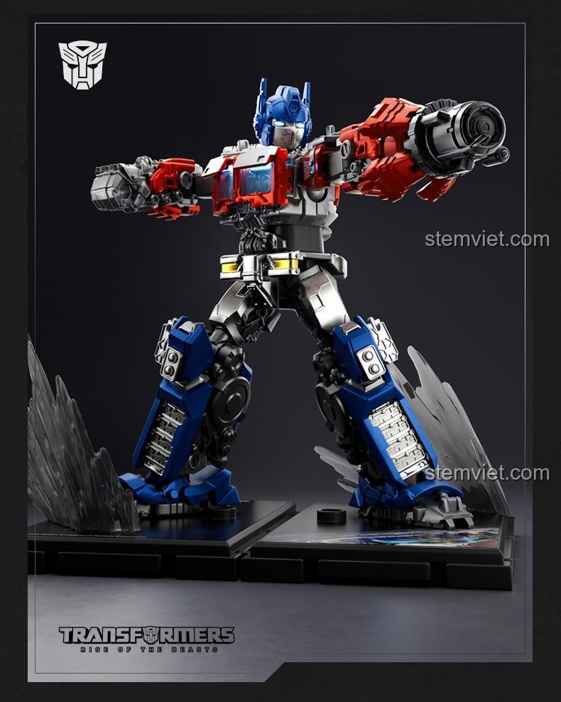 Optimus Prime EX Blokees 71147 trong tư thế chiến đấu, chi tiết tinh xảo và sơn kim loại cao cấp, mang lại trải nghiệm lắp ráp tuyệt vời.
