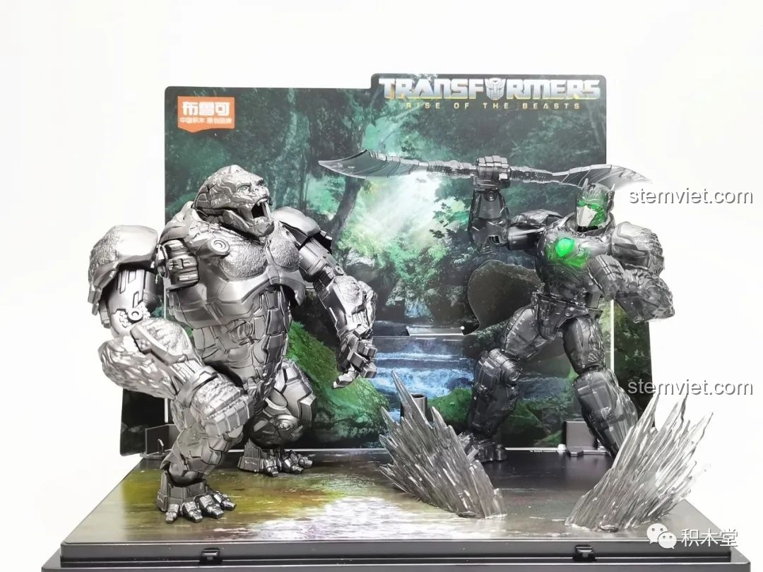 Tổng quan ba mô hình Blokees 71147 Optimus Prime EX, Primal dạng thú và Primal dạng robot trên diorama rừng rậm, tạo thành một cảnh quan chiến đấu hoàn chỉnh và ấn tượng.