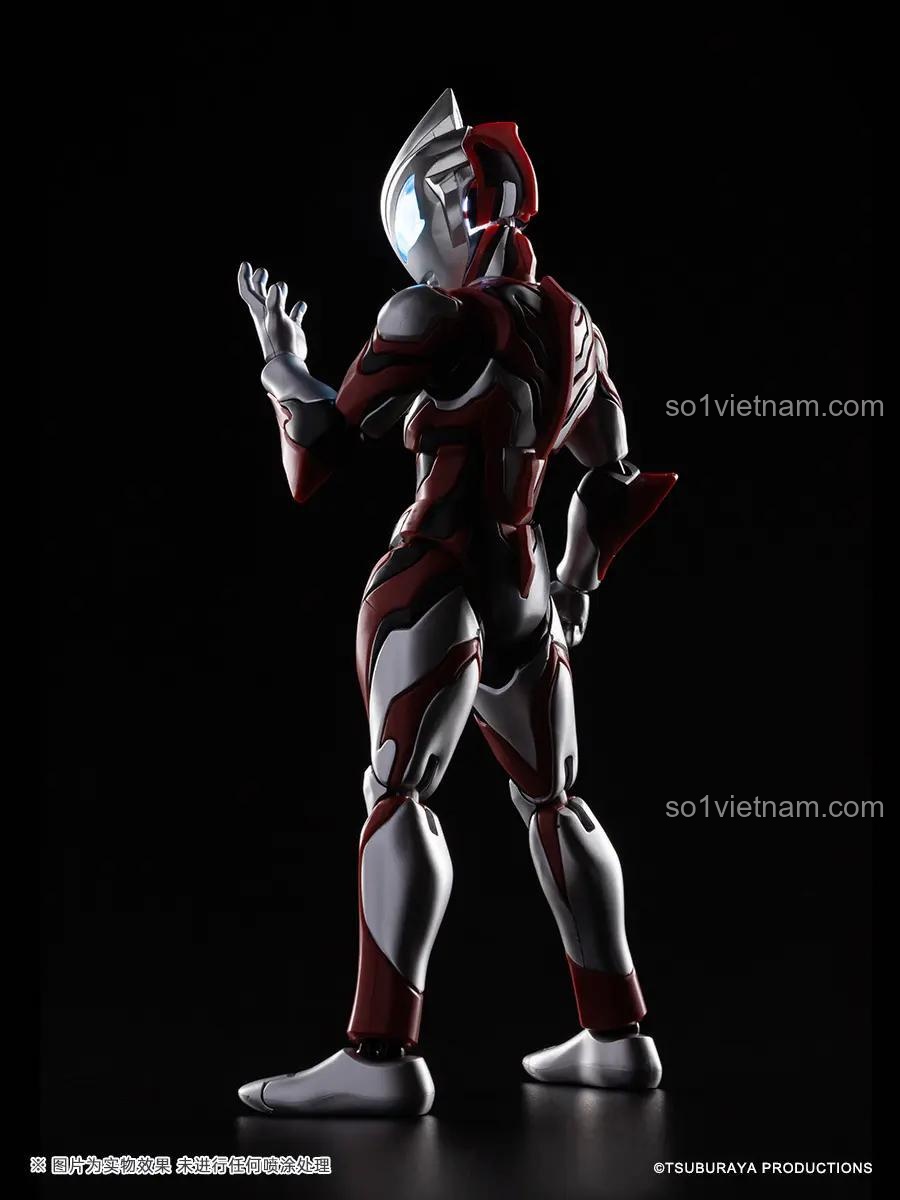 Mô hình Ultraman Geed Action Edition của Blokees nhìn từ phía sau