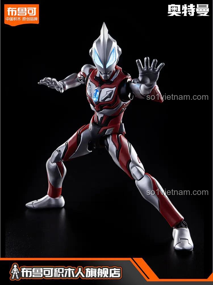 Mô hình Ultraman Geed Action Edition của Blokees nhìn từ phía trước