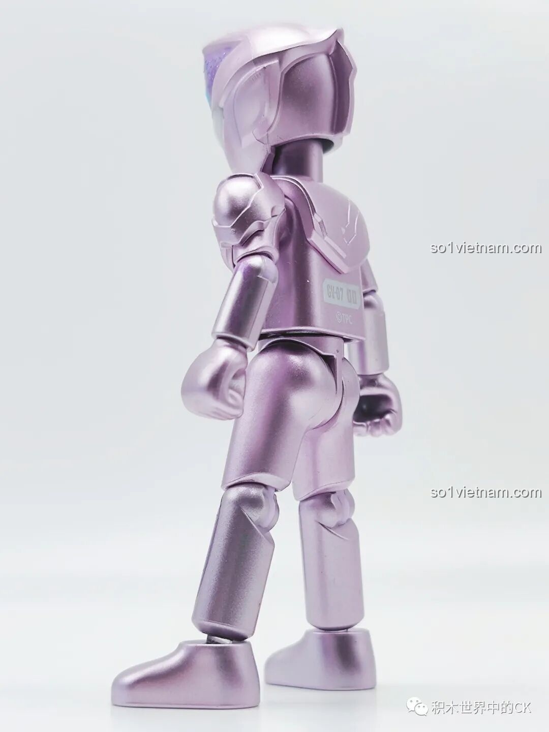 Mô hình Ultraman tím lấp lánh của BLOKEES 71221 nhìn từ phía sau
