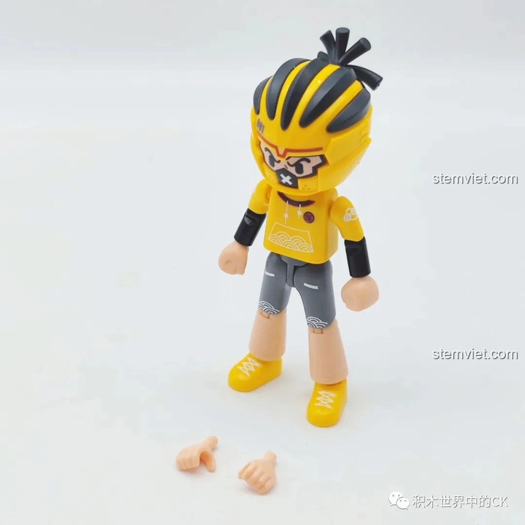 Minifigure Tôn Ngộ Không của bộ đồ chơi BLOKEES 85008 Tôn Ngộ Không Xe Bay Tề Thiên, kèm theo các bàn tay thay thế, tăng khả năng tạo dáng và chơi. Một bộ đồ chơi lắp ráp Xe máy Tôn Ngộ Không 85008 hợp túi tiền với nhiều phụ kiện.