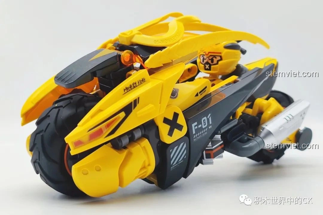 Minifigure Tôn Ngộ Không và xe bay Tề Thiên BLOKEES 85008 Tôn Ngộ Không Xe Bay Tề Thiên cùng một mô hình robot khổng lồ, tạo cảnh tượng hùng vĩ và ấn tượng. Một bộ đồ chơi lắp ghép Mô hình Tôn Ngộ Không 008 hợp túi tiền để sưu tập.