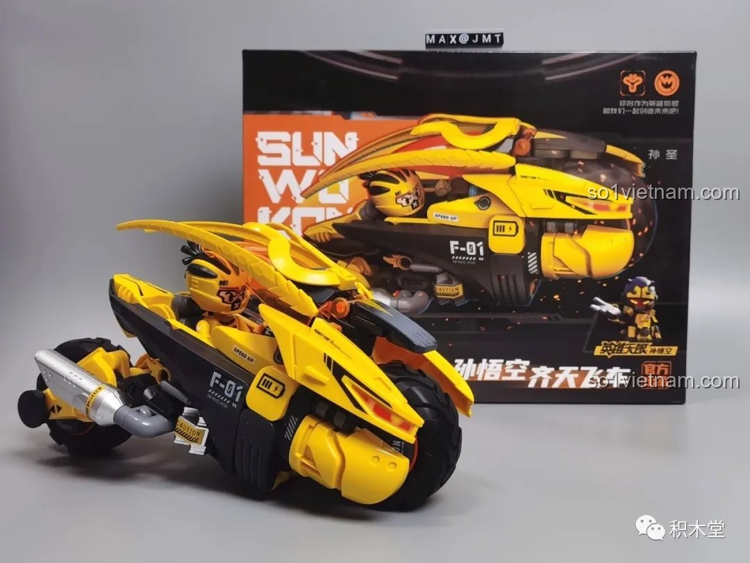 Nezha Chiến Đấu tạo dáng