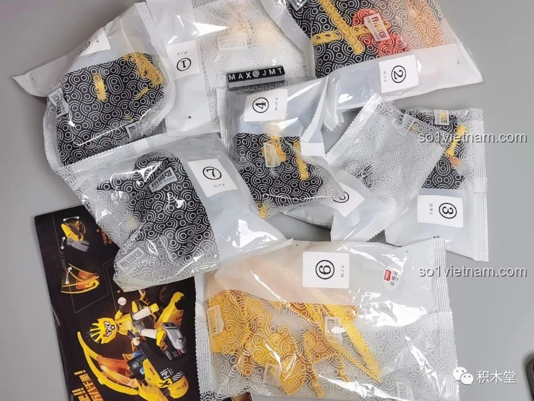 Nezha Chiến Đấu và hộp sản phẩm