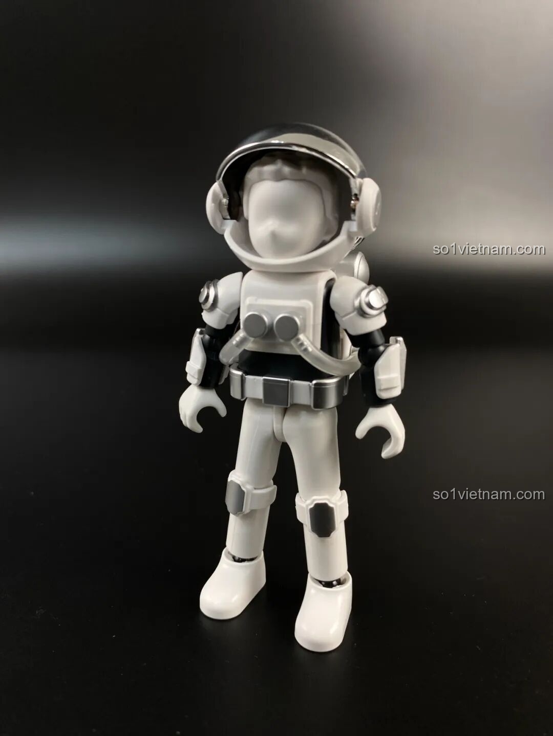 Chi tiết khuôn mặt nhân vật Đinh Nghi