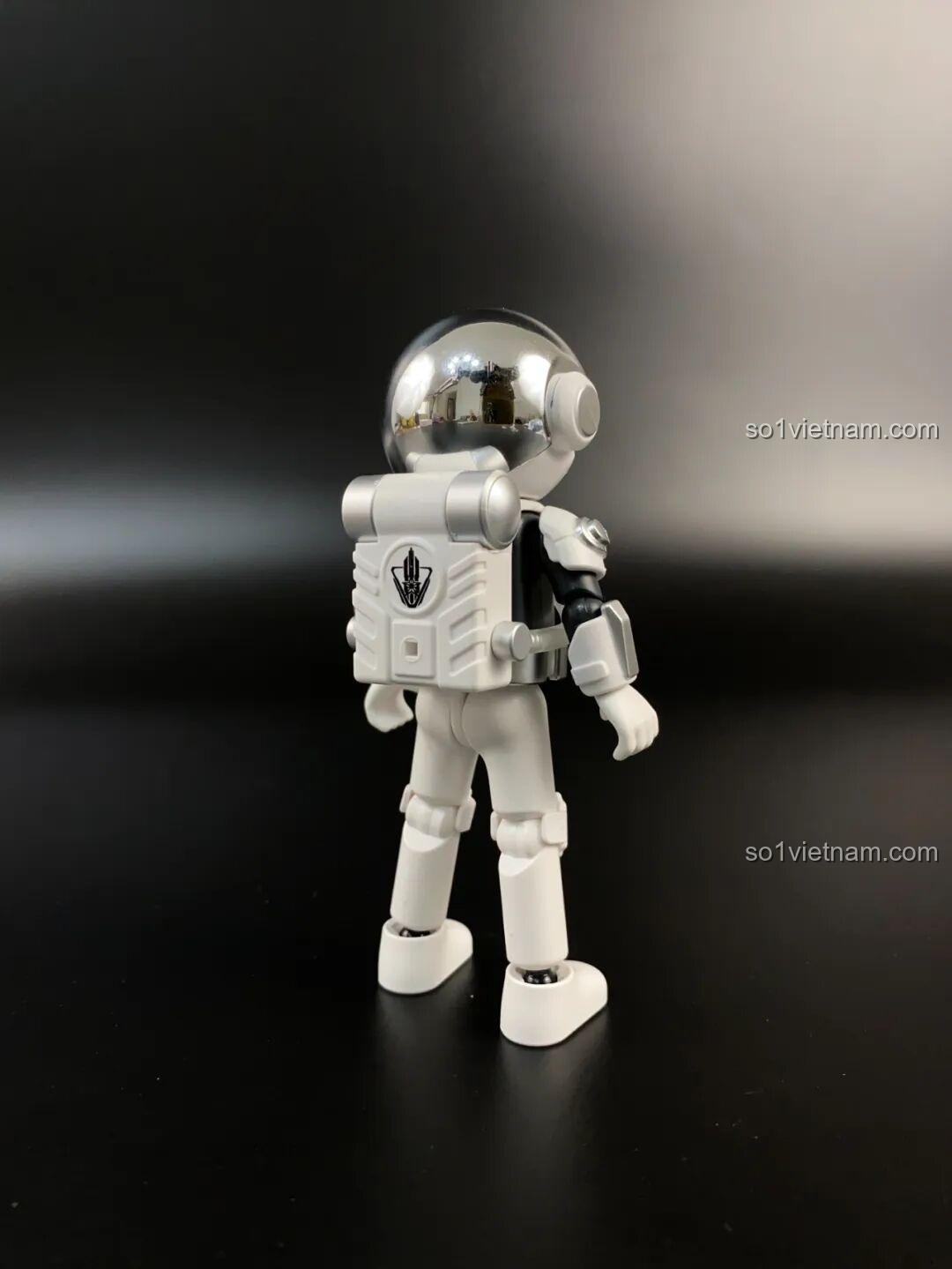 Chi tiết phần thân trên của nhân vật Đinh Nghi