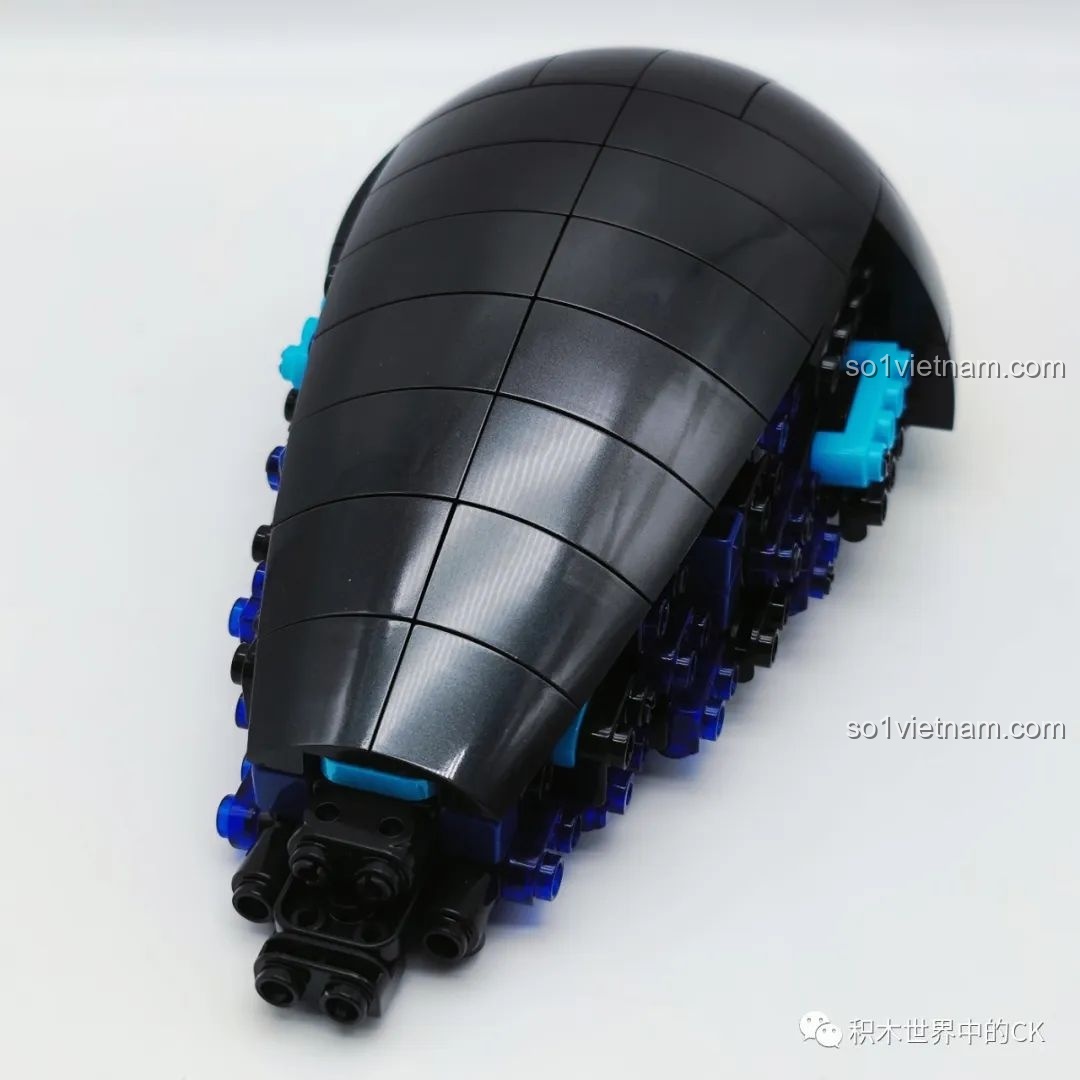 Chi tiết phần đuôi tàu của mô hình BLOKEES Tam Thể: Giọt Nước - Trận Chiến Tận Thế
