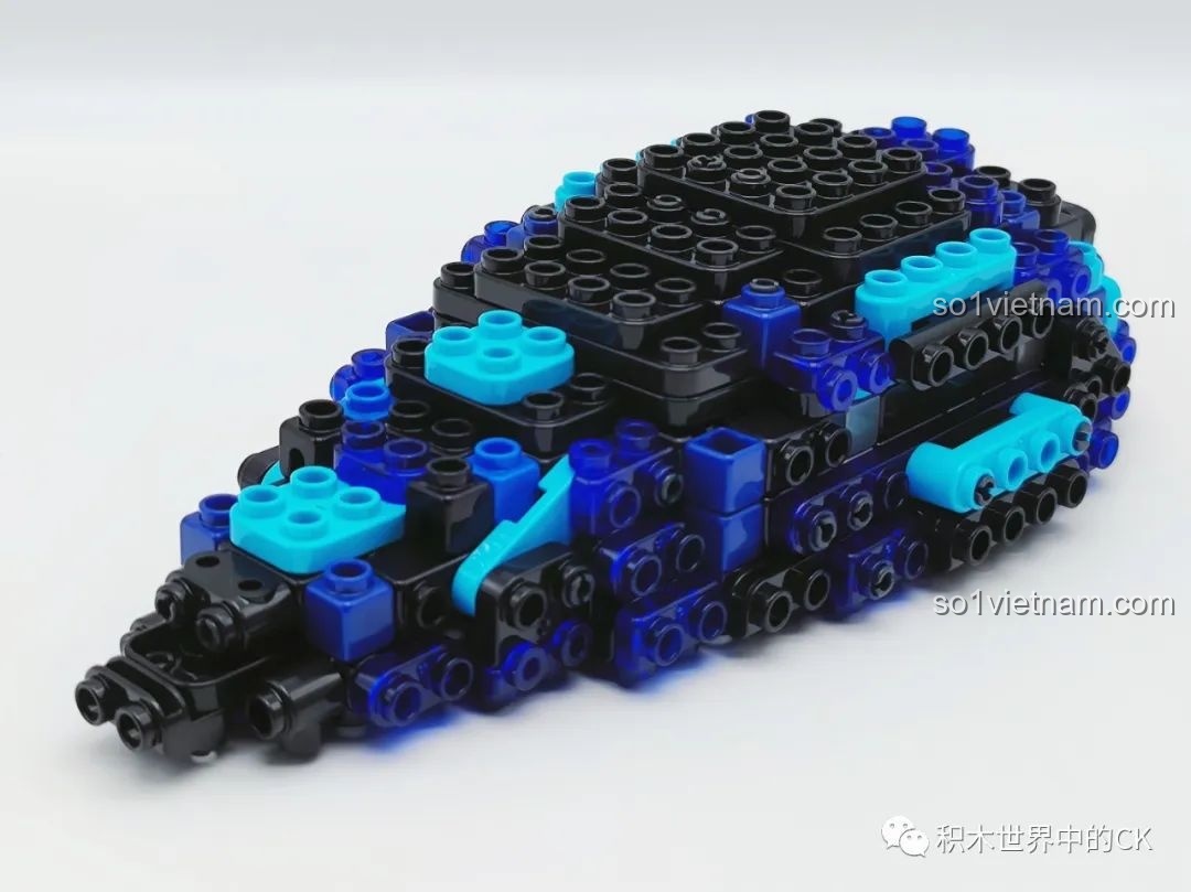 Lắp ráp phần lõi động cơ của mô hình BLOKEES Tam Thể: Giọt Nước - Trận Chiến Tận Thế